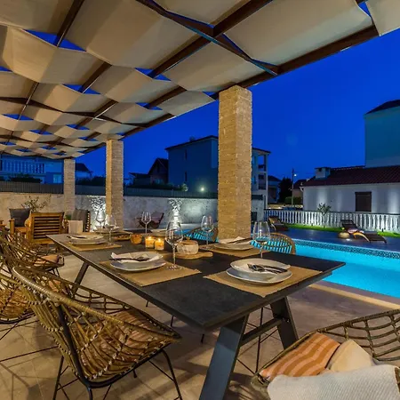 Skyfall Zadarvillas וילה *